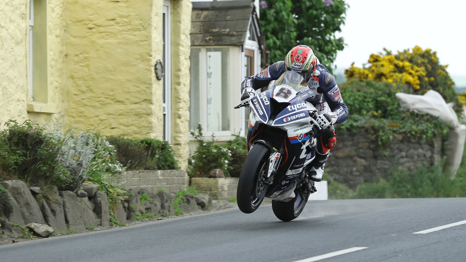 TT 2018: Dan Kneen killed in practice